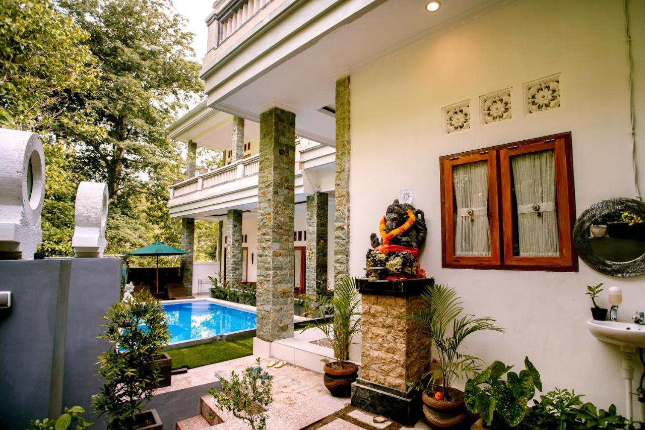 The Puncak Santhi Inn Batununggul Exterior foto