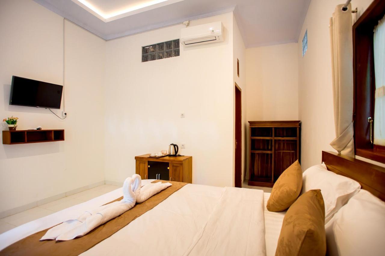 The Puncak Santhi Inn Batununggul Exterior foto
