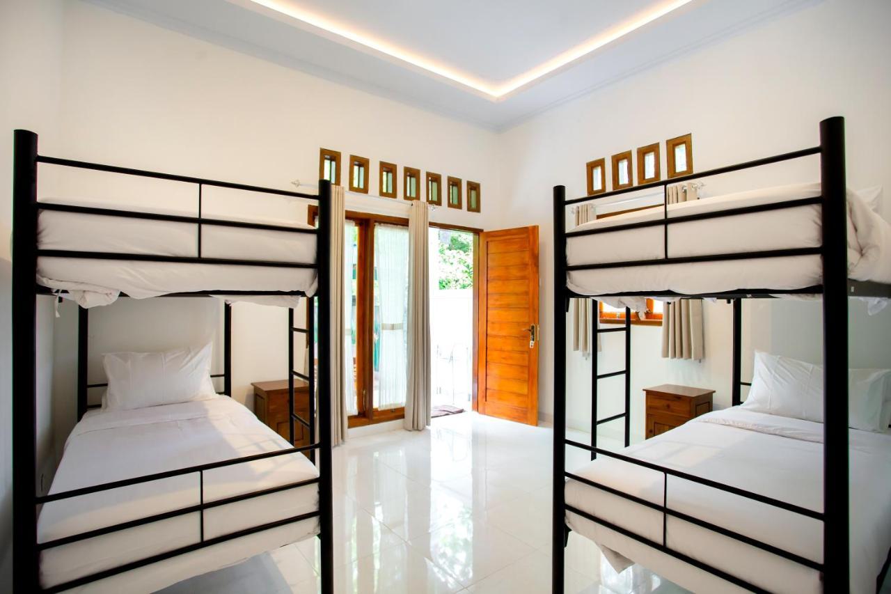 The Puncak Santhi Inn Batununggul Exterior foto